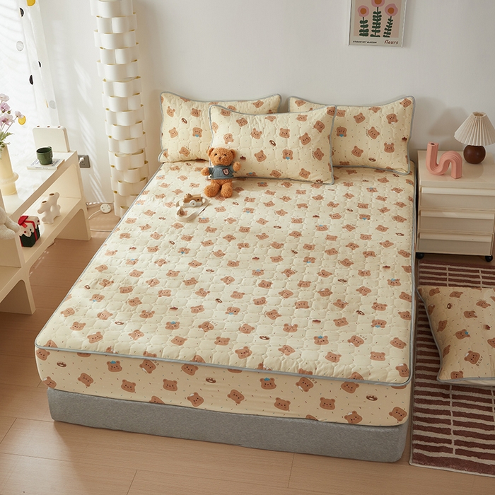 91家纺网 家纺一手货源 找家纺 舒居家纺 2026春夏新款夹棉防水印花单床笠 床笠单件 奥利奥小熊