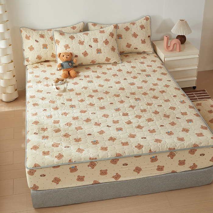 91家纺网 家纺一手货源 找家纺 舒居家纺 2026春夏新款夹棉防水印花单床笠 床笠单件 奥利奥小熊