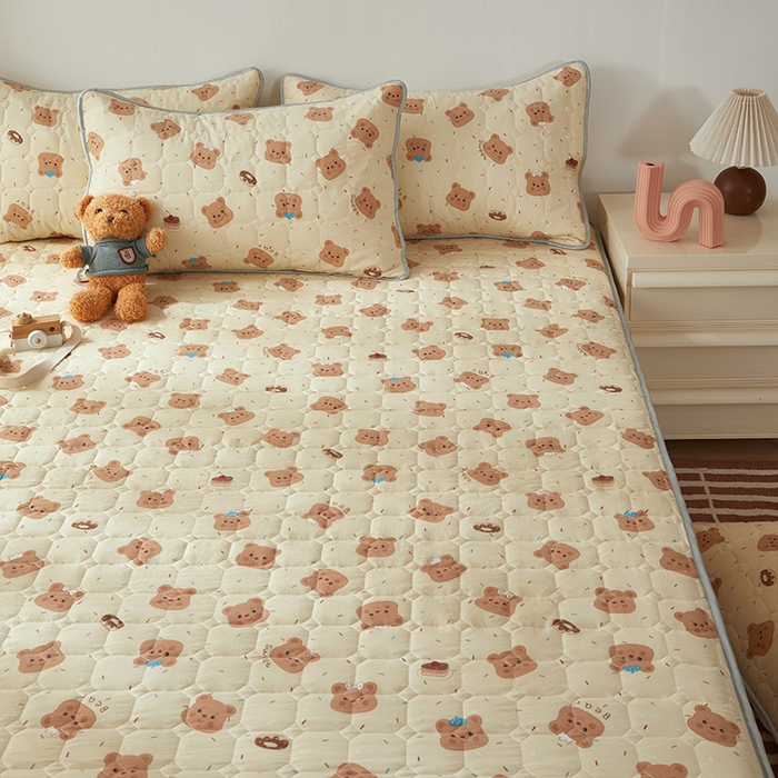 91家纺网 家纺一手货源 找家纺 舒居家纺 2026春夏新款夹棉防水印花单床笠 床笠单件 奥利奥小熊