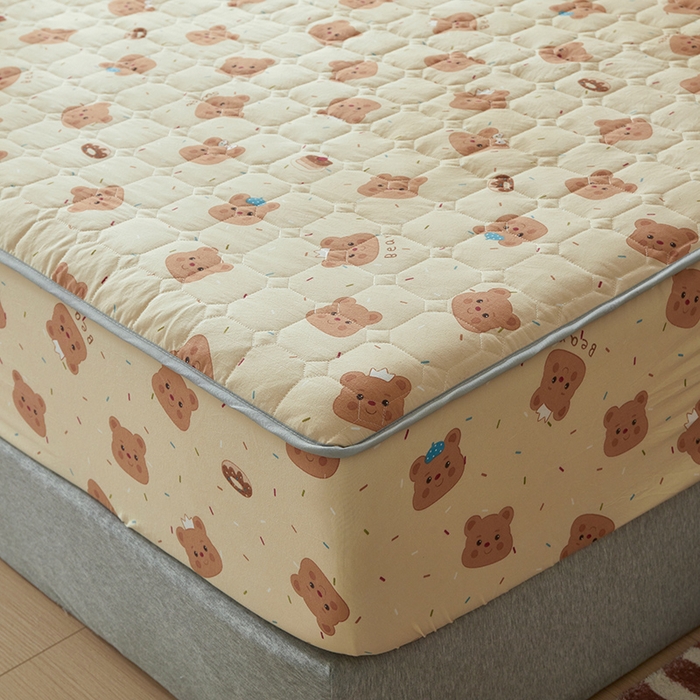 91家纺网 家纺一手货源 找家纺 舒居家纺 2026春夏新款夹棉防水印花单床笠 床笠单件 奥利奥小熊