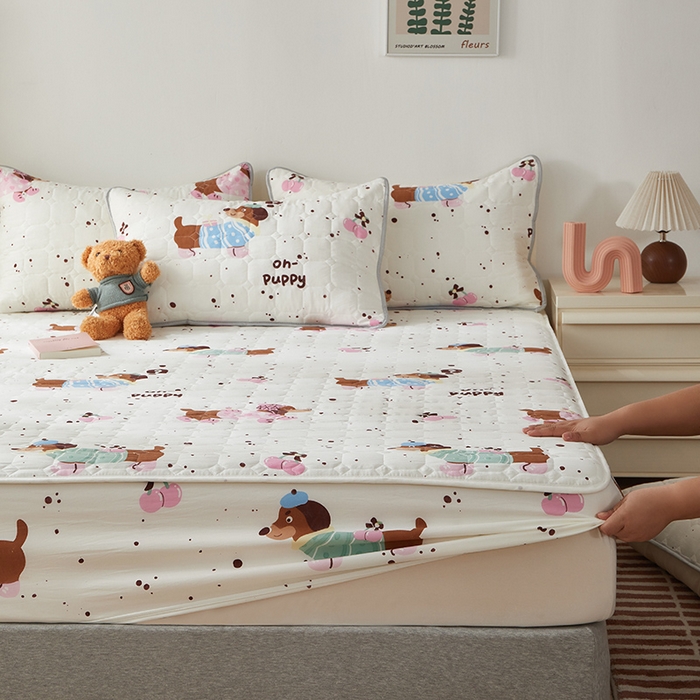 91家纺网 家纺一手货源 找家纺 舒居家纺 2026春夏新款夹棉防水印花单床笠 床笠单件 靠谱小狗