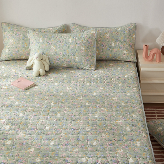 91家纺网 家纺一手货源 找家纺 舒居家纺 2026春夏新款夹棉防水印花单床笠 床笠单件 丝带飞飞兔