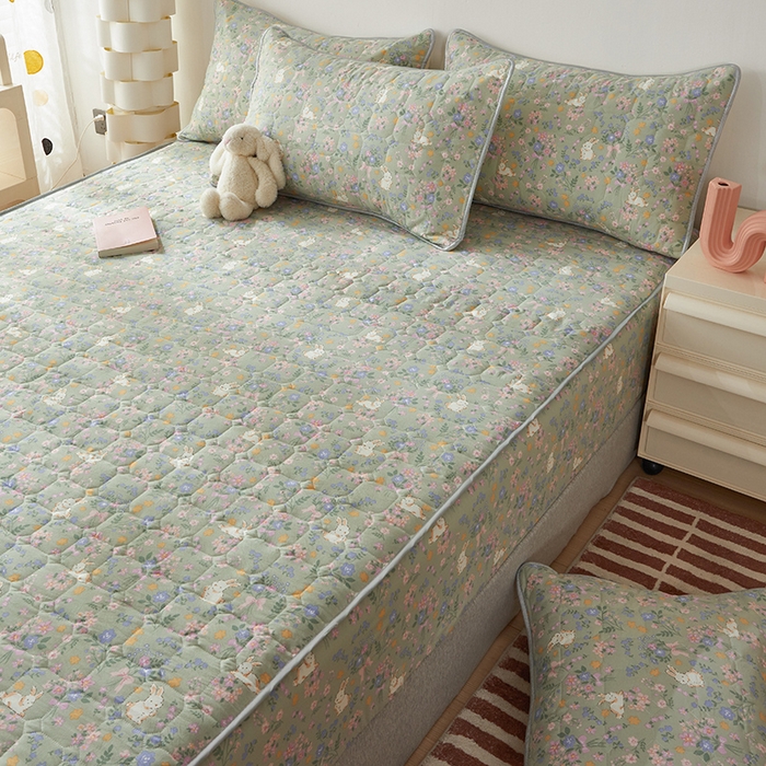 91家纺网 家纺一手货源 找家纺 舒居家纺 2026春夏新款夹棉防水印花单床笠 床笠单件 丝带飞飞兔