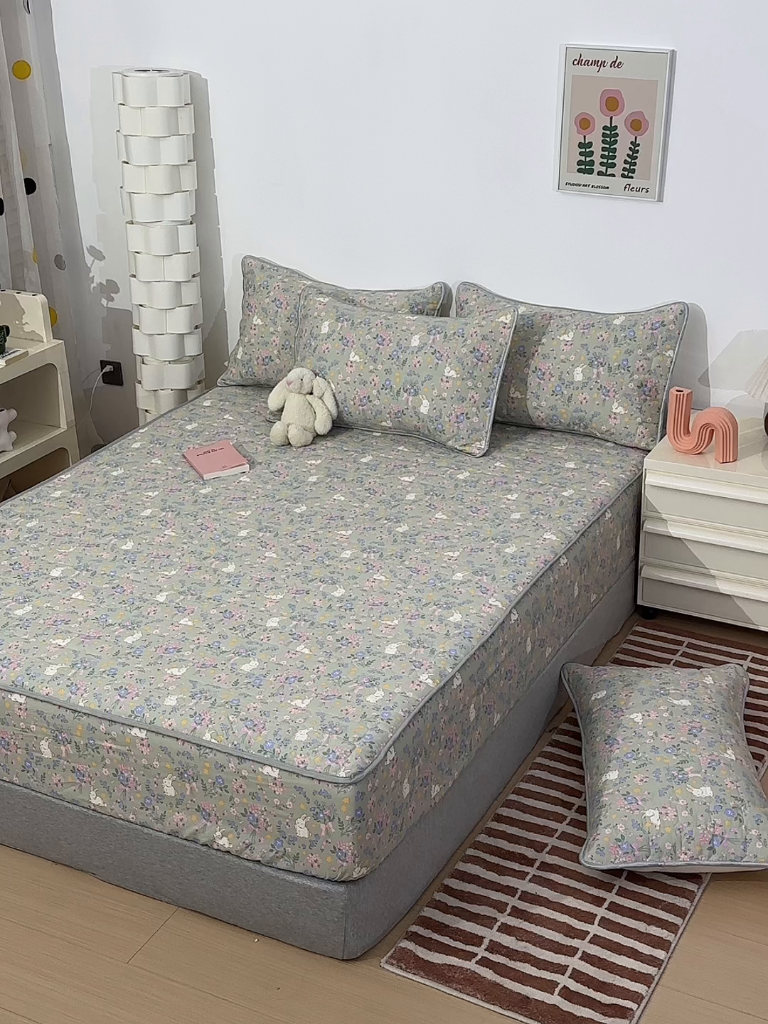 91家纺网 家纺一手货源 找家纺 舒居家纺 2026春夏新款夹棉防水印花单床笠 床笠单件 丝带飞飞兔