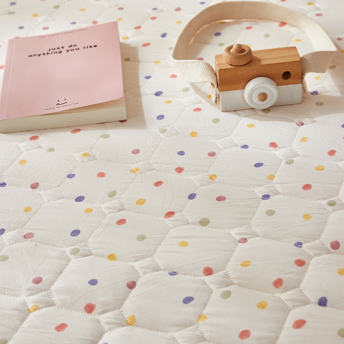 91家纺网 家纺一手货源 找家纺 舒居家纺 2026春夏新款夹棉防水印花单床笠 床笠单件 小波点