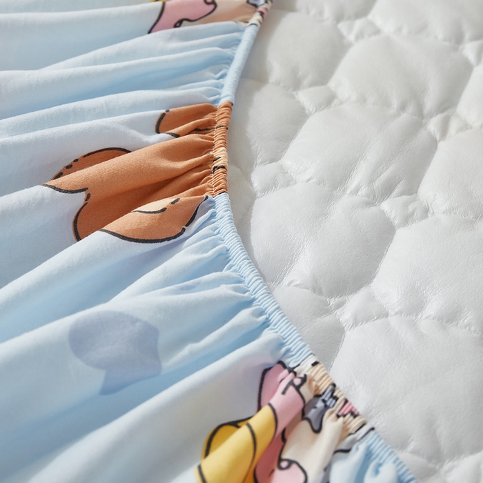 91家纺网 家纺一手货源 找家纺 舒居家纺 2026春夏新款夹棉防水印花单床笠 床笠单件 小猫逃离季