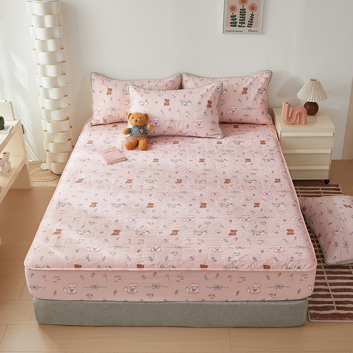 91家纺网 家纺一手货源 找家纺 舒居家纺 2026春夏新款夹棉防水印花单床笠 床笠单件 小猫线球