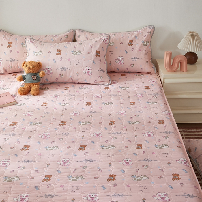 91家纺网 家纺一手货源 找家纺 舒居家纺 2026春夏新款夹棉防水印花单床笠 床笠单件 小猫线球