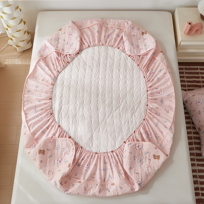 91家纺网 家纺一手货源 找家纺 舒居家纺 2026春夏新款夹棉防水印花单床笠 床笠单件 小猫线球