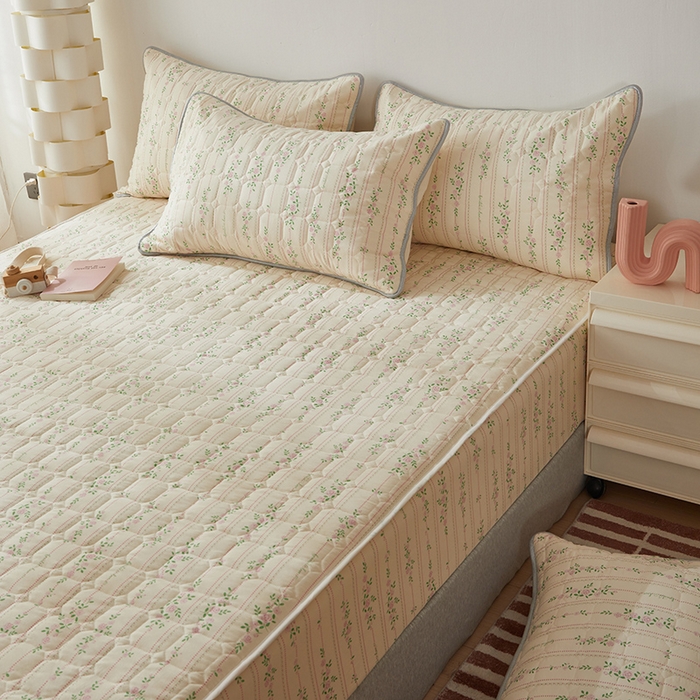 91家纺网 家纺一手货源 找家纺 舒居家纺 2026春夏新款夹棉防水印花单床笠 床笠单件 心跳回声