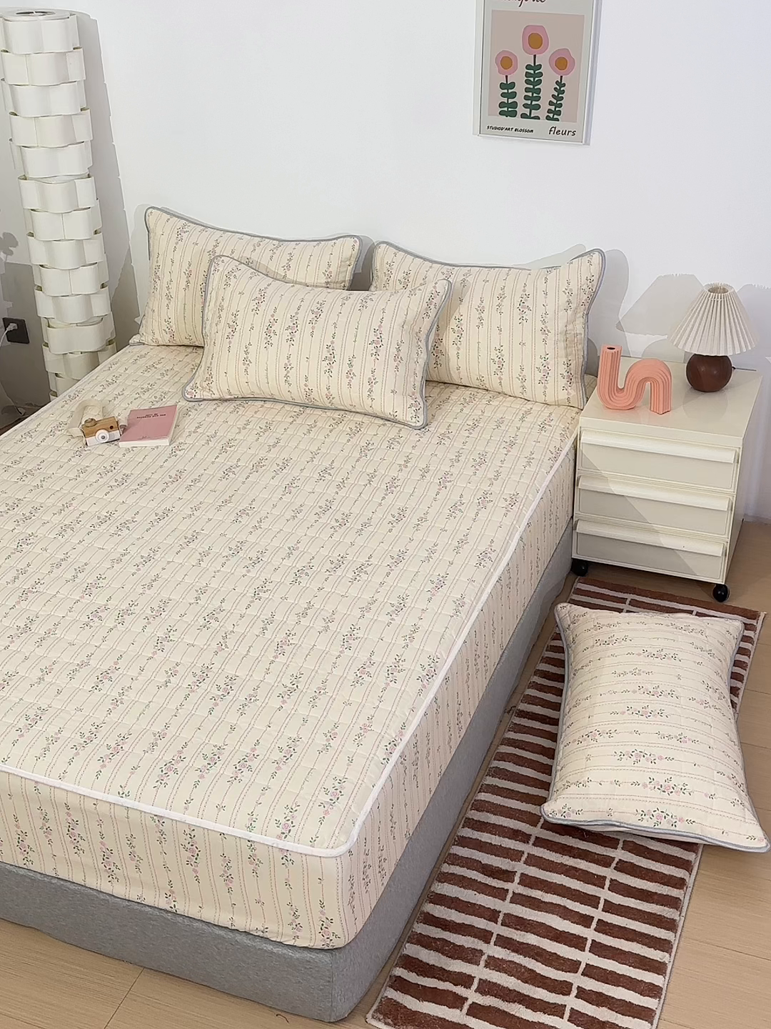 91家纺网 家纺一手货源 找家纺 舒居家纺 2026春夏新款夹棉防水印花单床笠 床笠单件 心跳回声