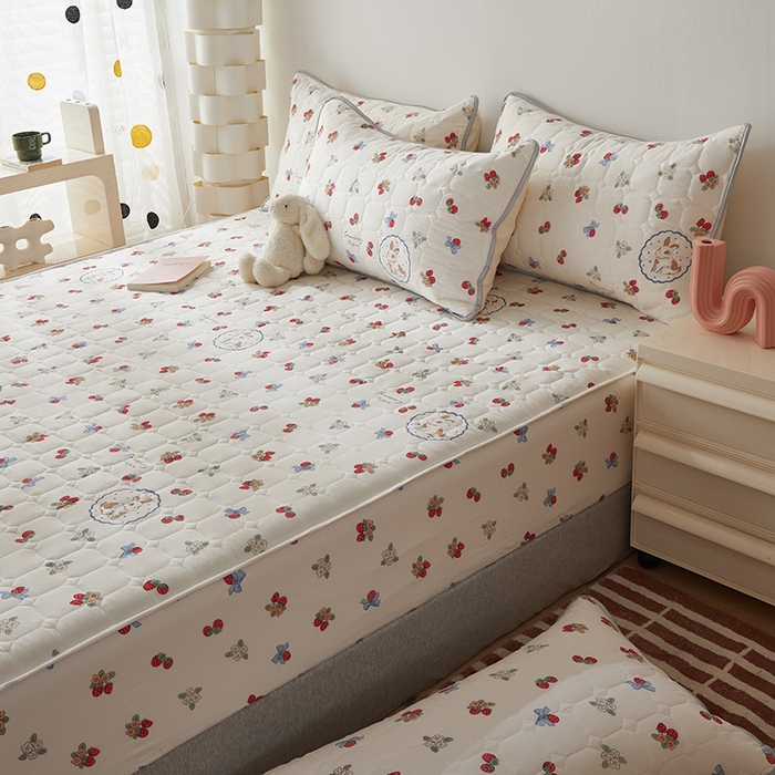 91家纺网 家纺一手货源 找家纺 舒居家纺 2026春夏新款夹棉防水印花单床笠 床笠单件 圆镜兔