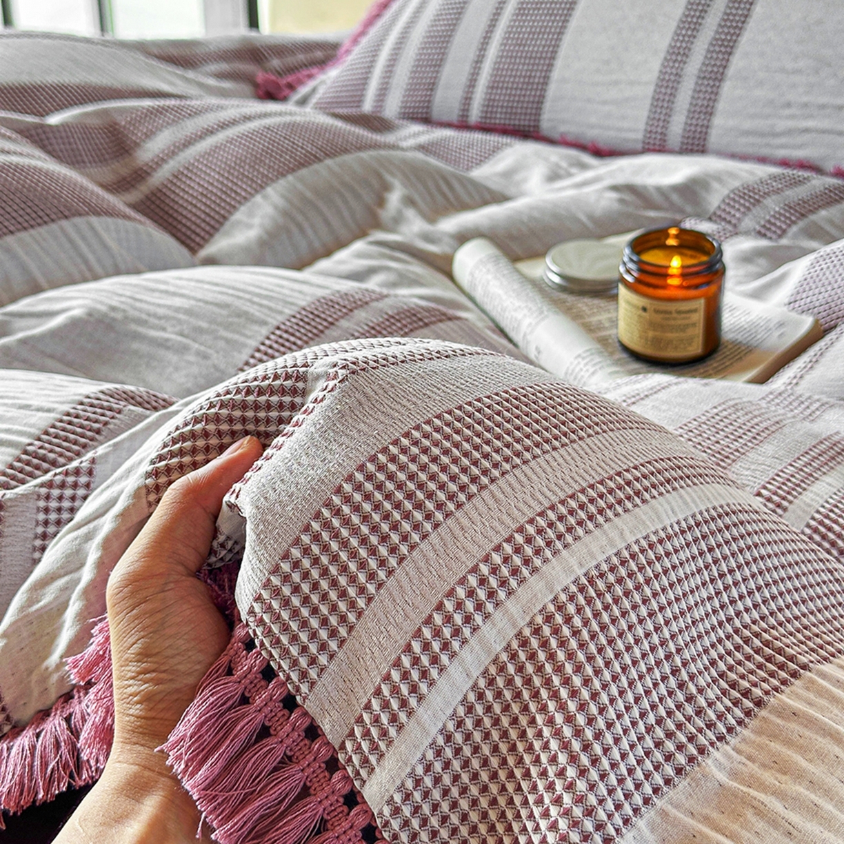 91家纺网 家纺一手货源 找家纺 缘生活 2026新款色织提花双层纱华夫格流苏四件套 双工艺流苏-豆沙红