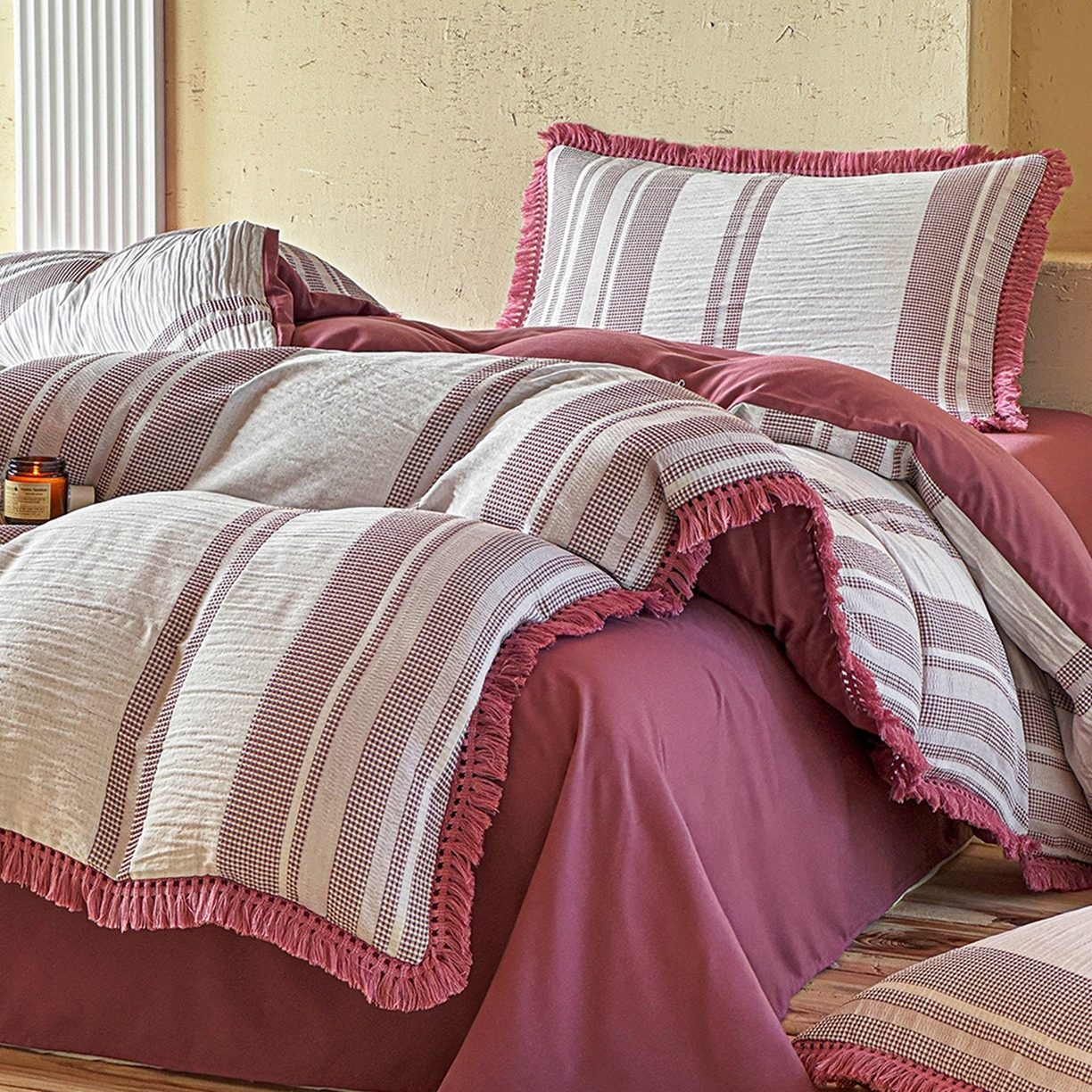 91家纺网 家纺一手货源 找家纺 缘生活 2026新款色织提花双层纱华夫格流苏四件套 双工艺流苏-豆沙红