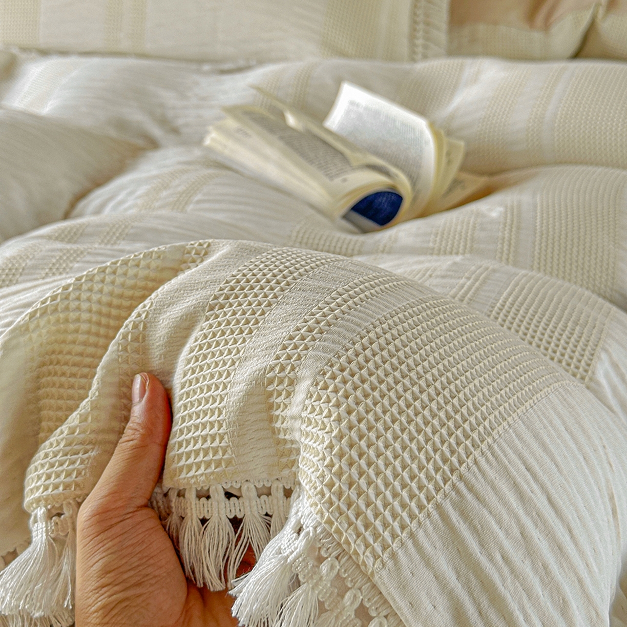 91家纺网 家纺一手货源 找家纺 缘生活 2026新款色织提花双层纱华夫格流苏四件套 双工艺流苏-米白色