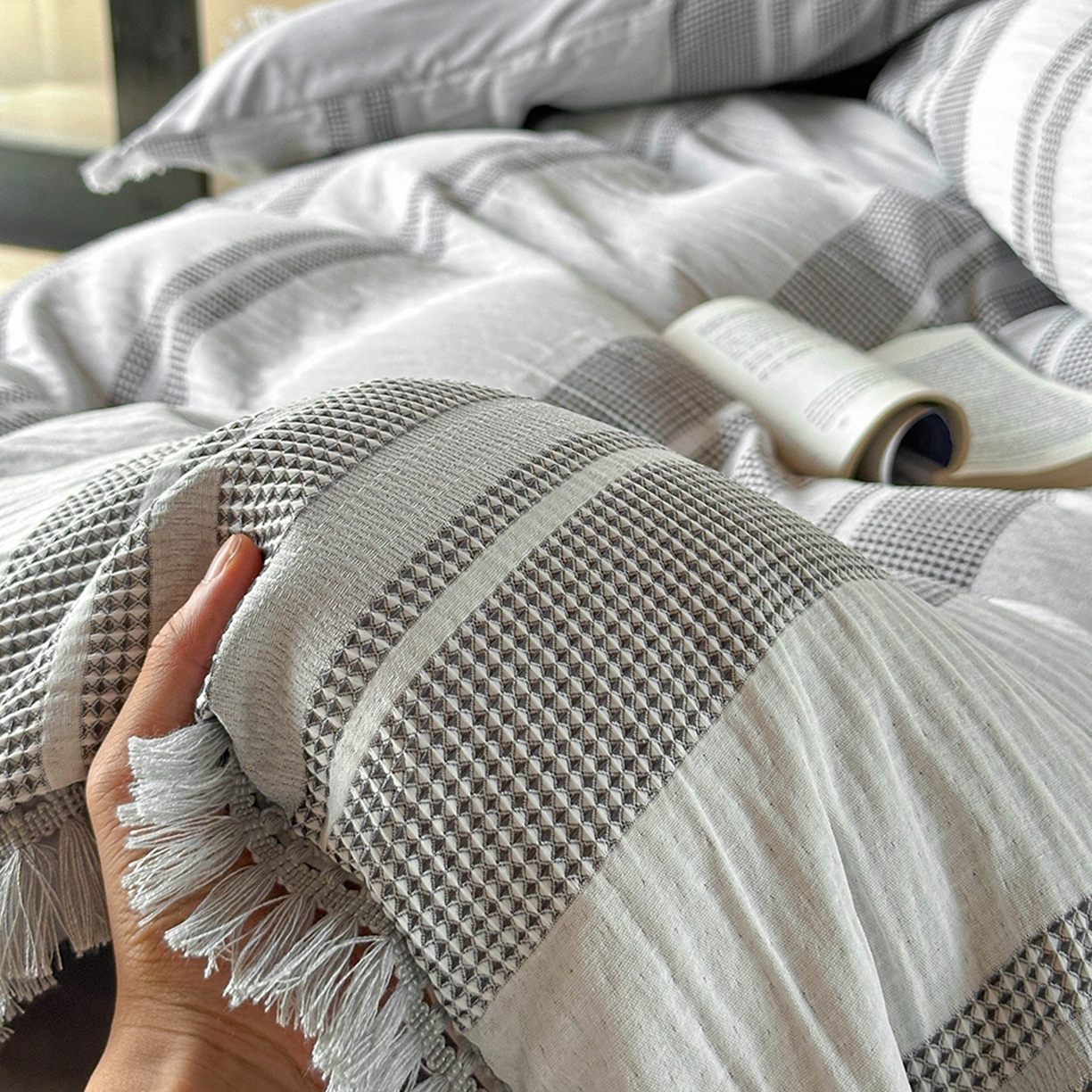 91家纺网 家纺一手货源 找家纺 缘生活 2026新款色织提花双层纱华夫格流苏四件套 双工艺流苏-银灰色