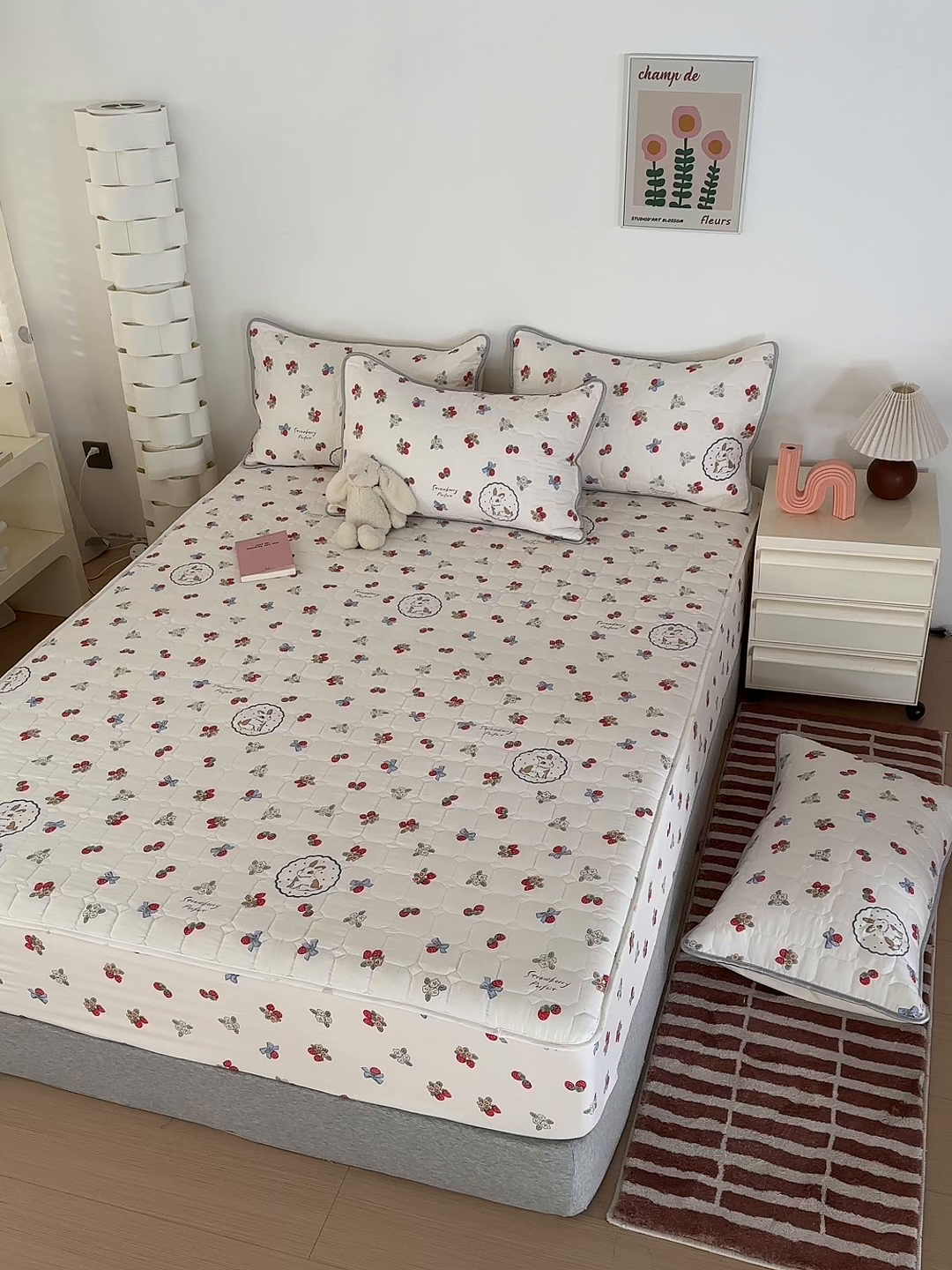 91家纺网 家纺一手货源 找家纺 舒居家纺 2026春夏新款夹棉防水印花单床笠 床笠单件 圆镜兔