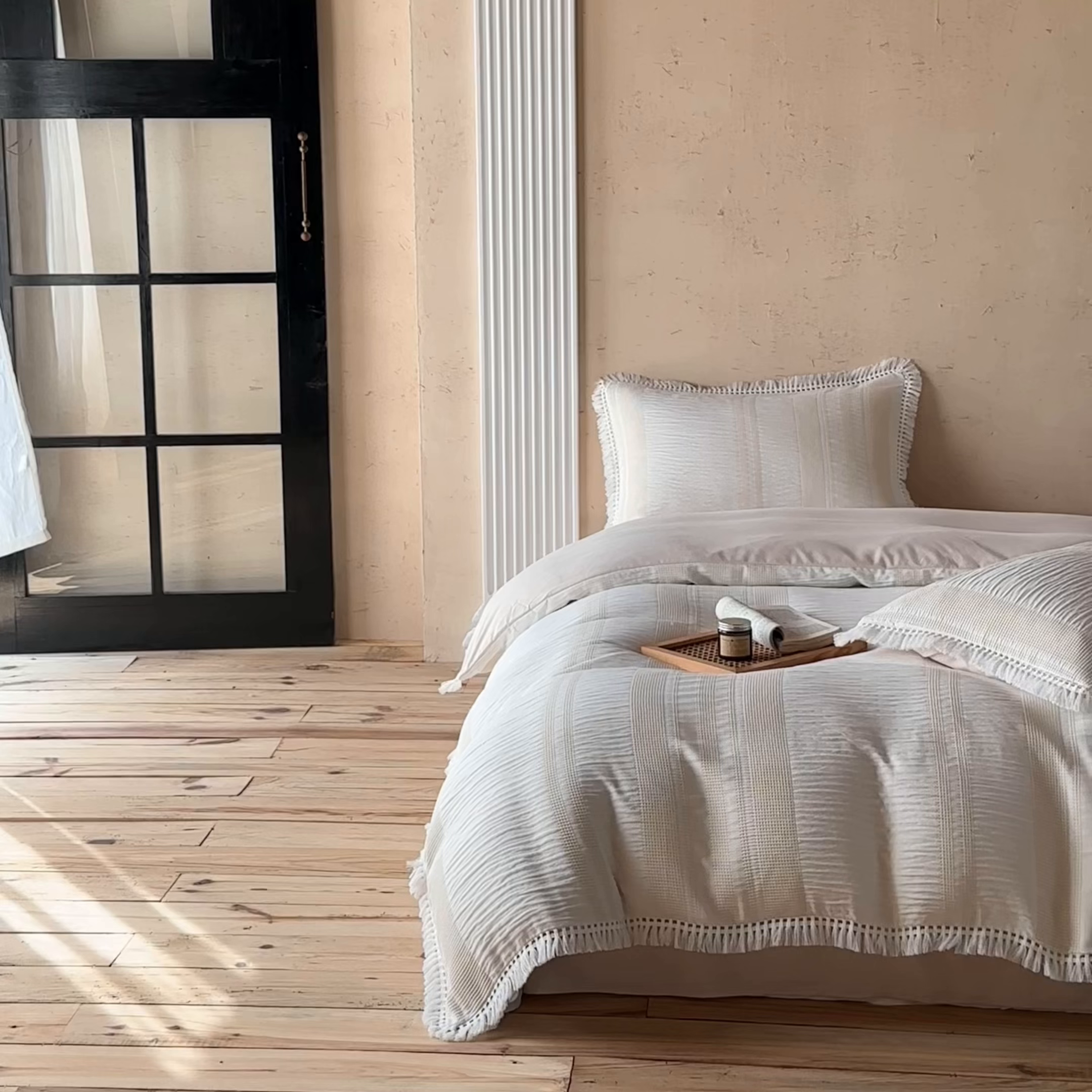 91家纺网 家纺一手货源 找家纺 缘生活 2026新款色织提花双层纱华夫格流苏四件套 双工艺流苏-米白色