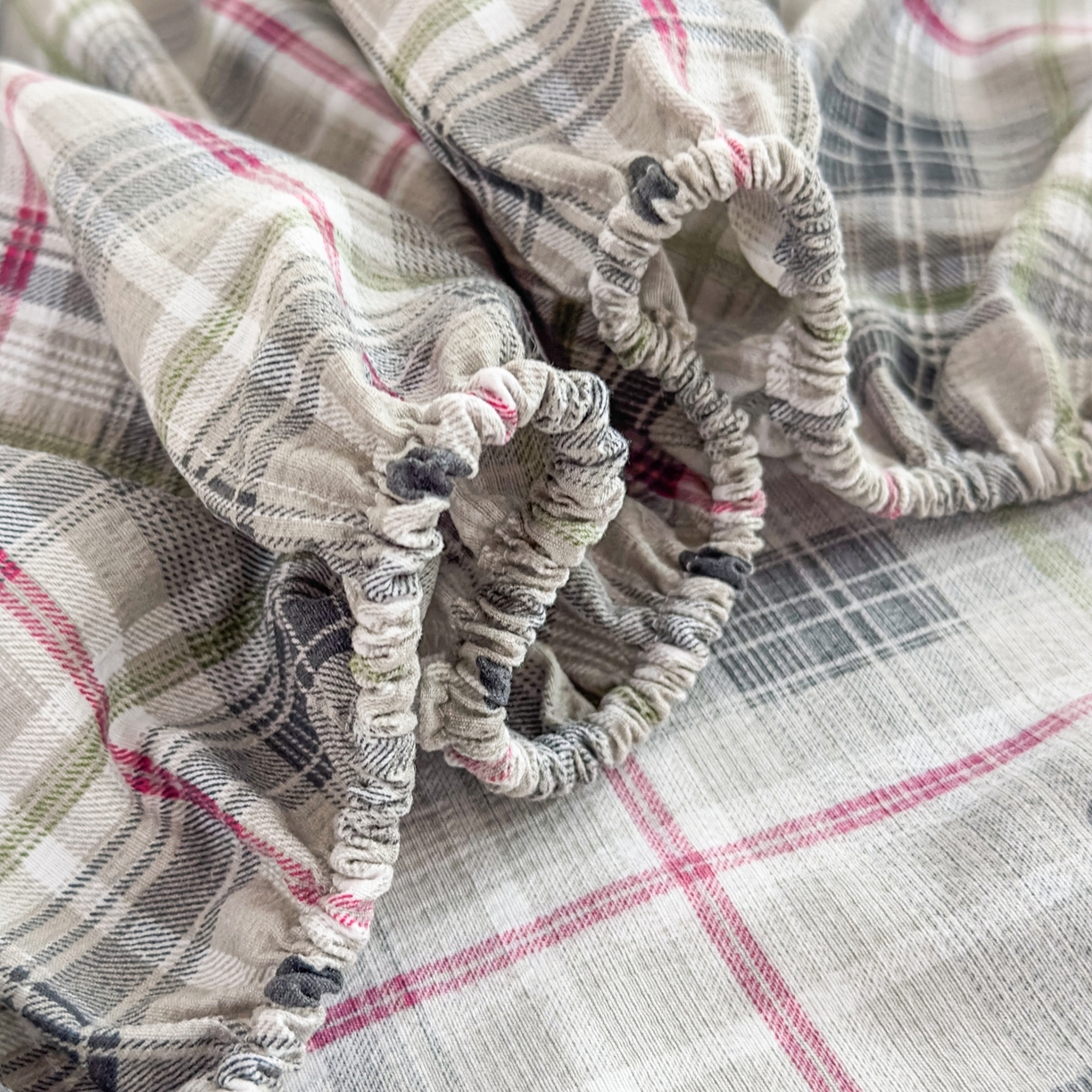 91家纺网 家纺一手货源 找家纺 （总）默忆 2026春夏新款a类泡芙双层纱床笠印花卡通全包围床垫保护套单床笠 床笠单件