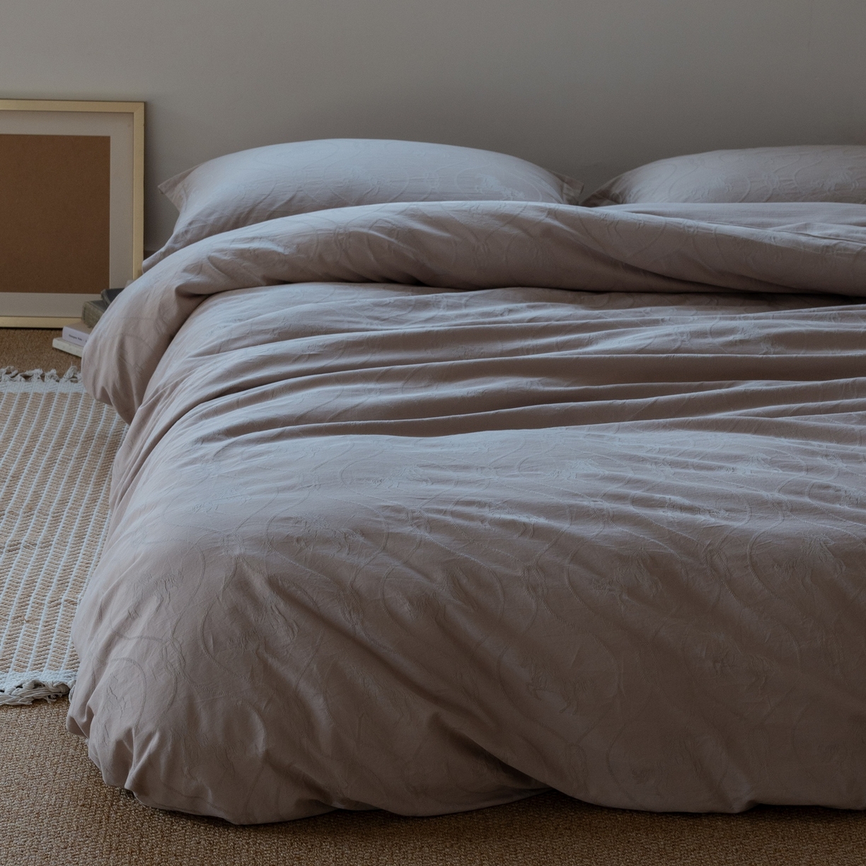 91家纺网 家纺一手货源 找家纺 8小时家纺 2026新款60支水洗浮雕立体提花四件套 爱玛