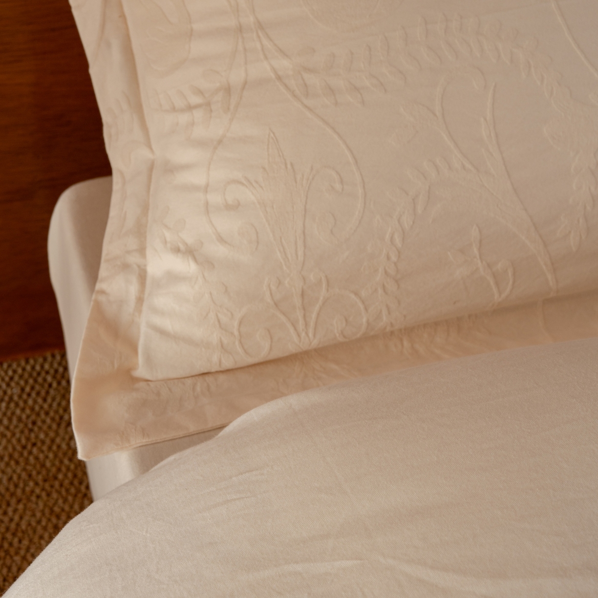 91家纺网 家纺一手货源 找家纺 8小时家纺 2026新款60支水洗浮雕立体提花四件套 浮生白