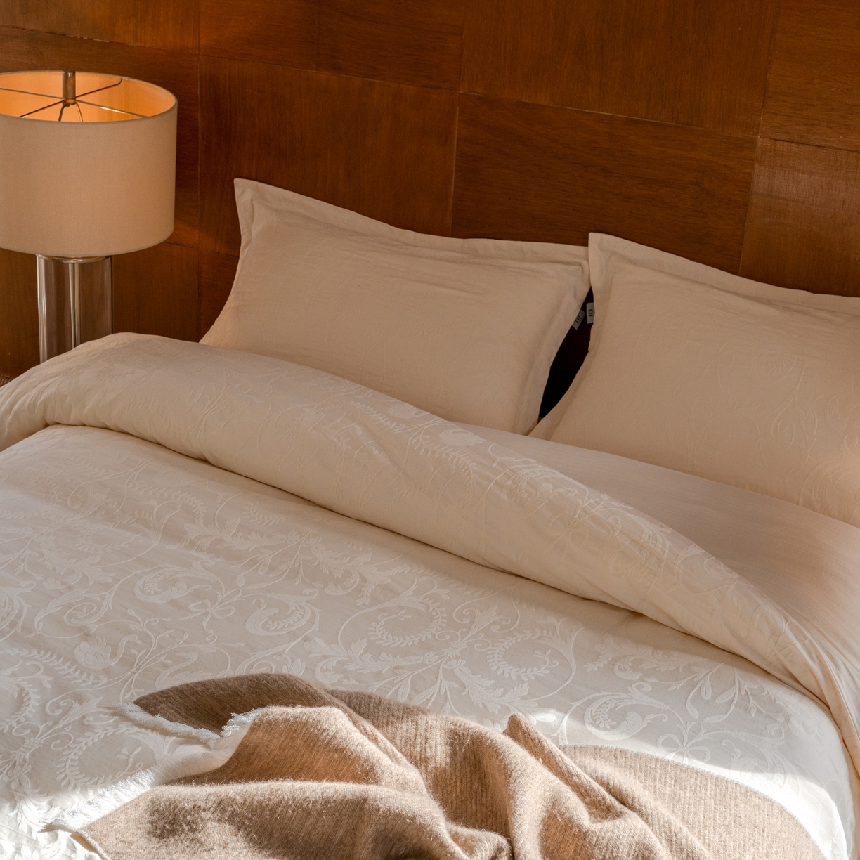 91家纺网 家纺一手货源 找家纺 8小时家纺 2026新款60支水洗浮雕立体提花四件套 浮生白