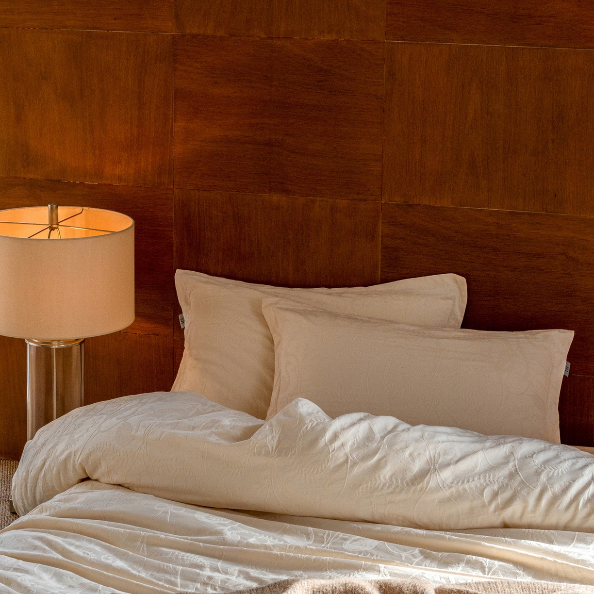 91家纺网 家纺一手货源 找家纺 8小时家纺 2026新款60支水洗浮雕立体提花四件套 浮生白