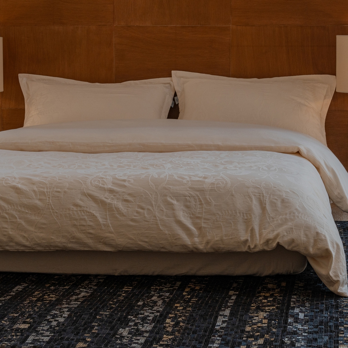 91家纺网 家纺一手货源 找家纺 8小时家纺 2026新款60支水洗浮雕立体提花四件套 浮生白