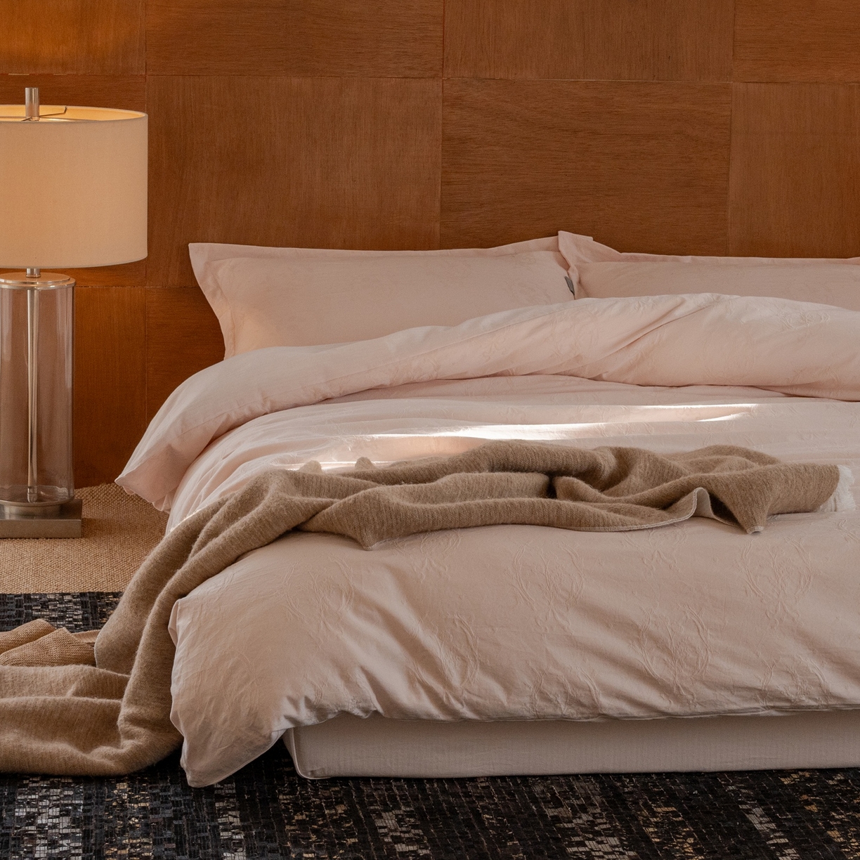 91家纺网 家纺一手货源 找家纺 8小时家纺 2026新款60支水洗浮雕立体提花四件套 时光里