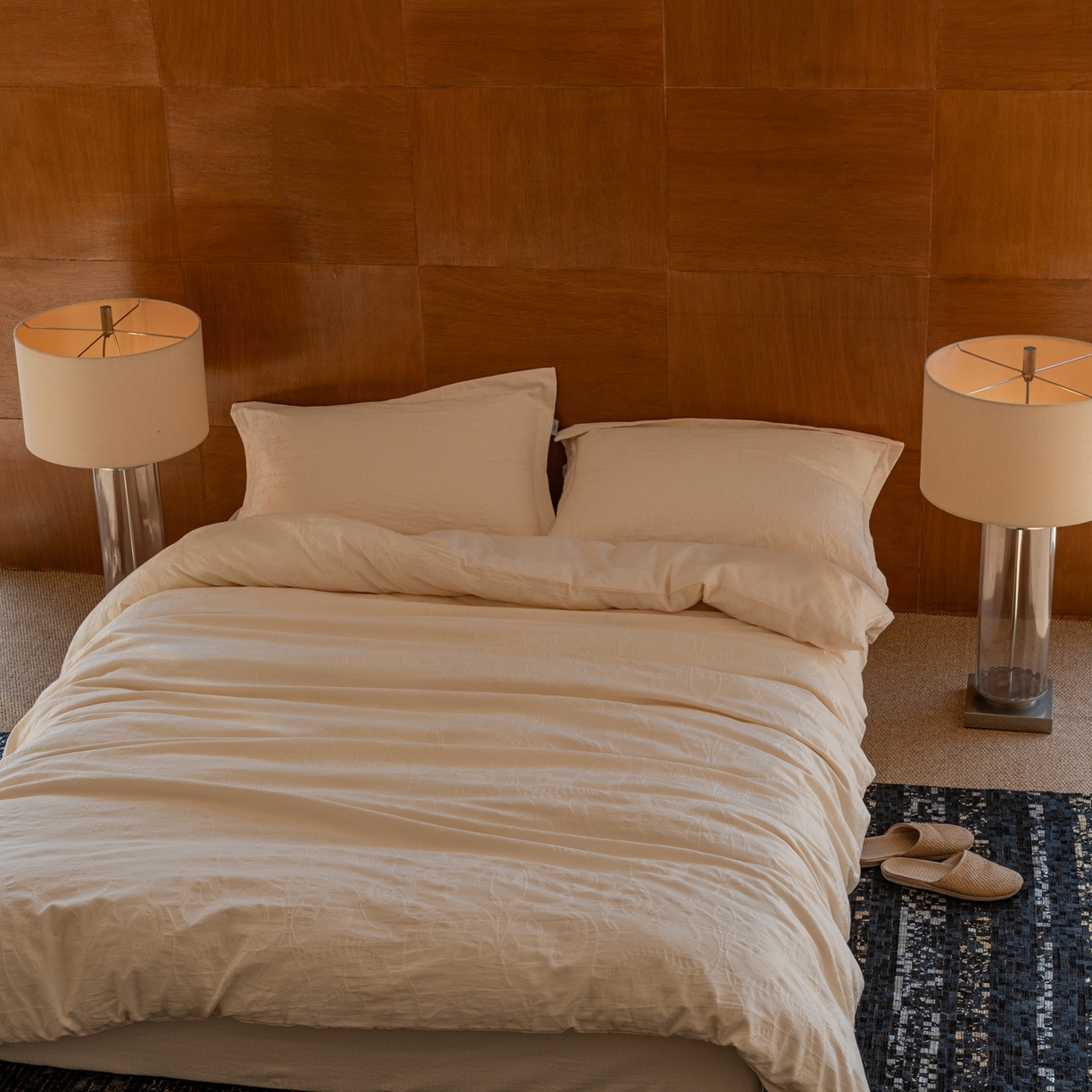 91家纺网 家纺一手货源 找家纺 8小时家纺 2026新款60支水洗浮雕立体提花四件套 浮生白