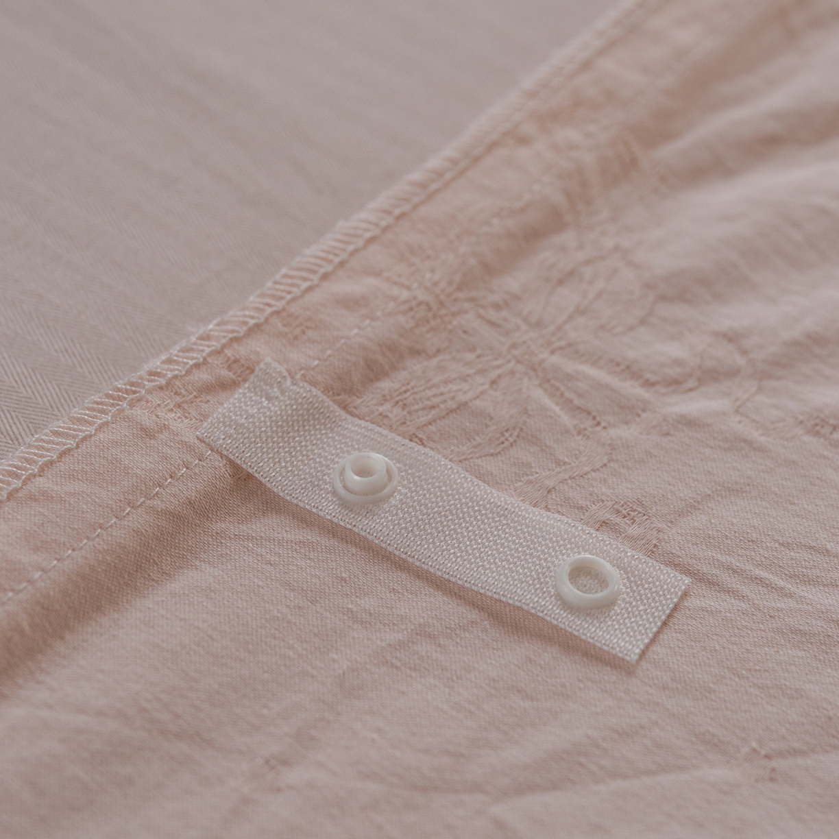 91家纺网 家纺一手货源 找家纺 8小时家纺 2026新款60支水洗浮雕立体提花四件套 时光里