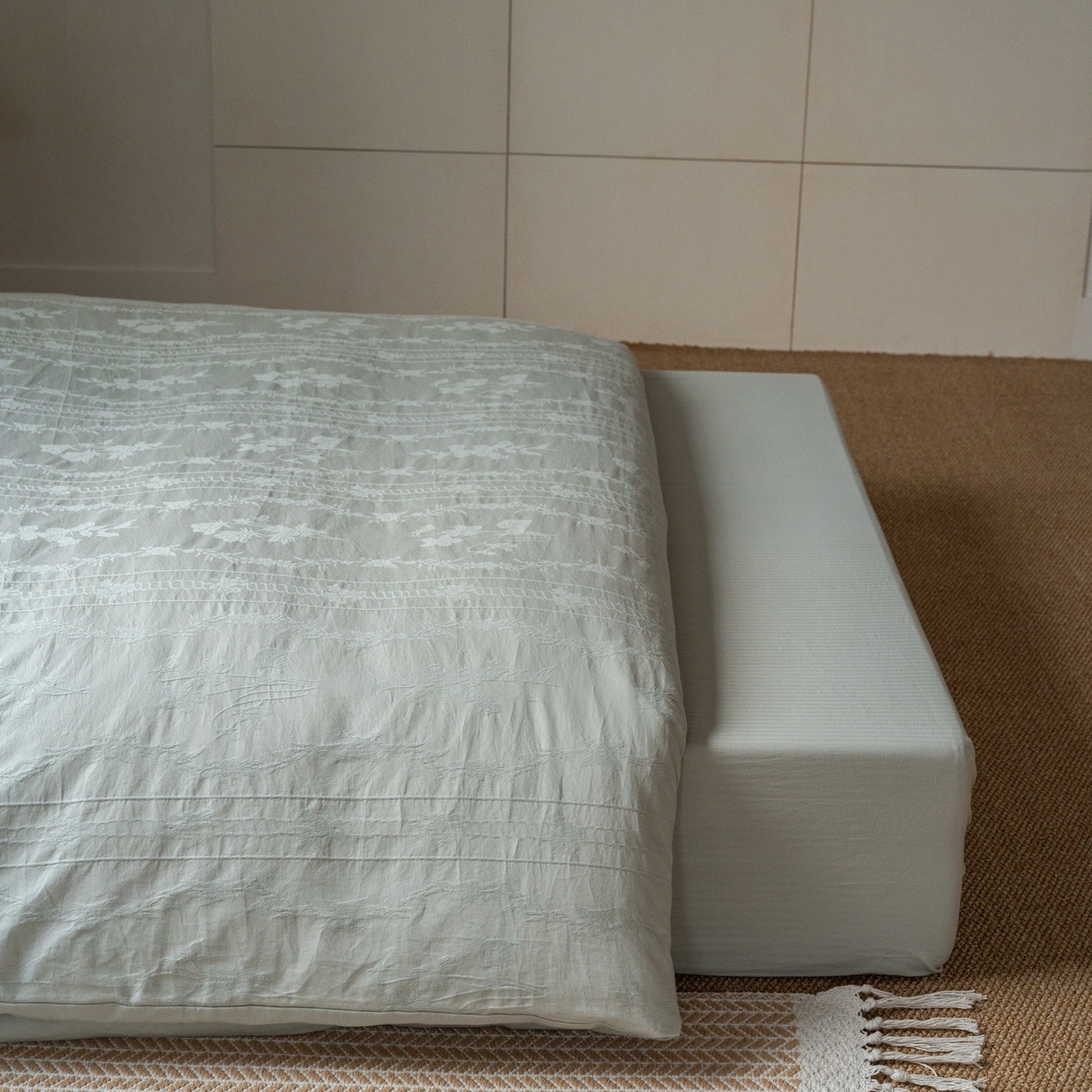 91家纺网 家纺一手货源 找家纺 8小时家纺 2026新款60支水洗浮雕立体提花四件套 暮落绿