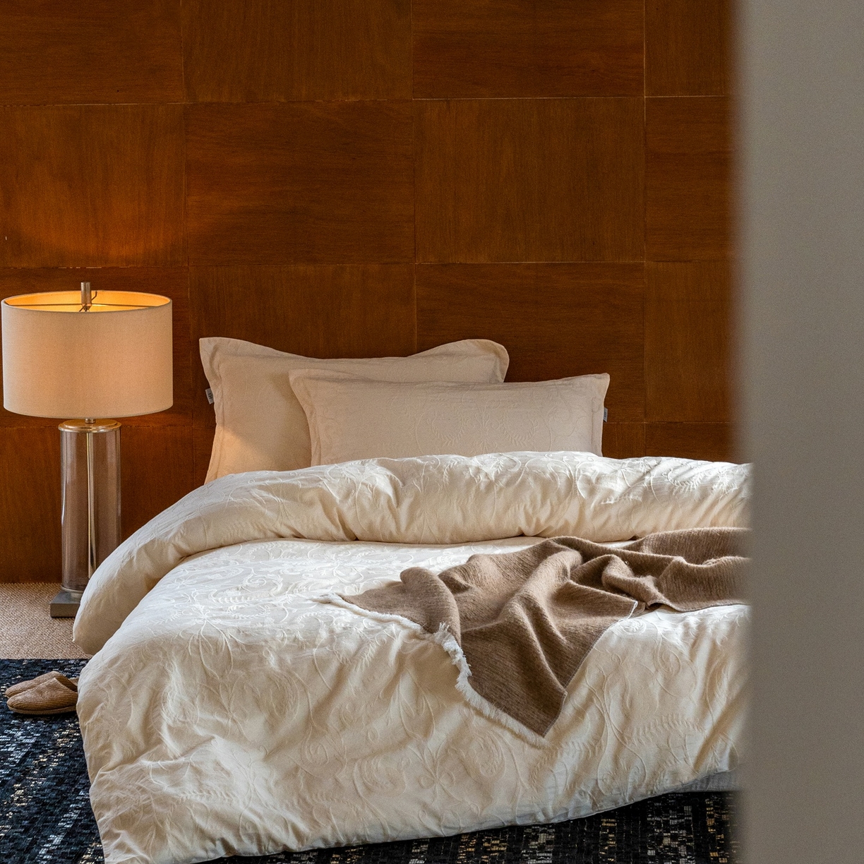 91家纺网 家纺一手货源 找家纺 8小时家纺 2026新款60支水洗浮雕立体提花四件套 浮生白