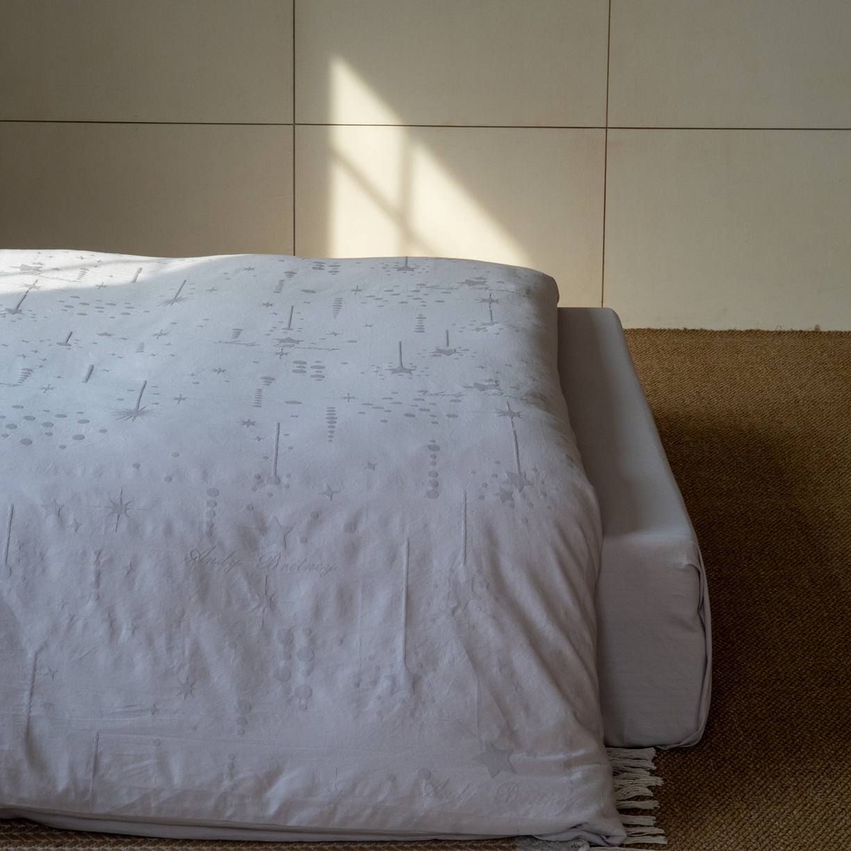 91家纺网 家纺一手货源 找家纺 8小时家纺 2026新款60支水洗浮雕立体提花四件套 流星紫