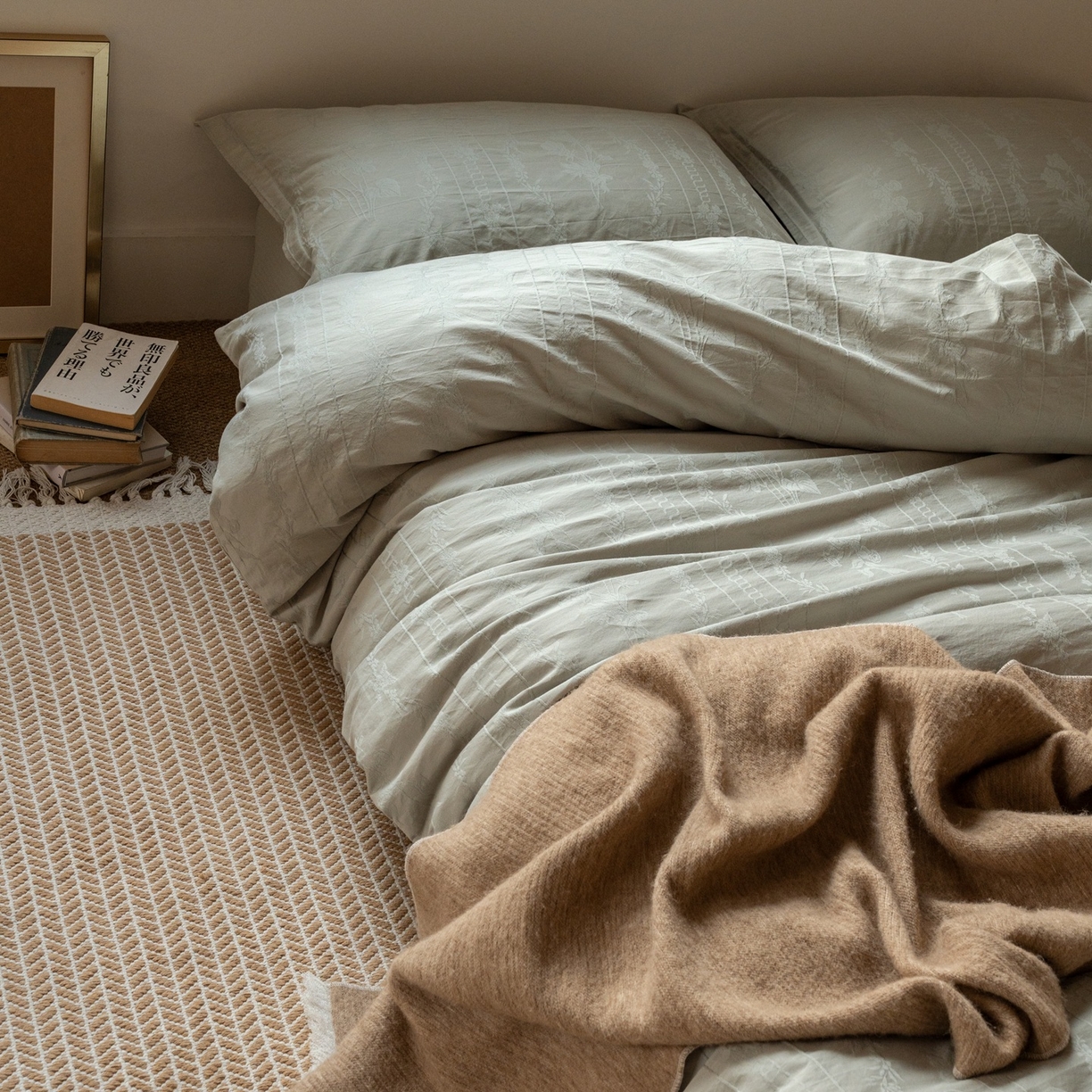 91家纺网 家纺一手货源 找家纺 8小时家纺 2026新款60支水洗浮雕立体提花四件套 暮落绿