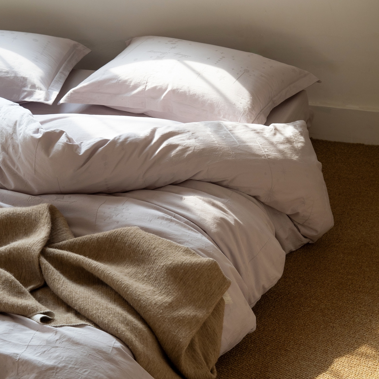 91家纺网 家纺一手货源 找家纺 8小时家纺 2026新款60支水洗浮雕立体提花四件套 流星紫