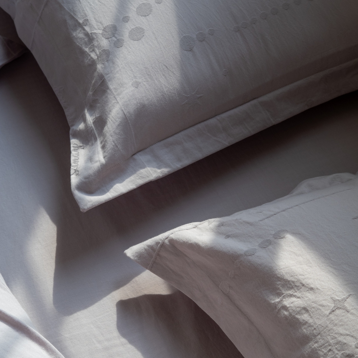 91家纺网 家纺一手货源 找家纺 8小时家纺 2026新款60支水洗浮雕立体提花四件套 流星紫