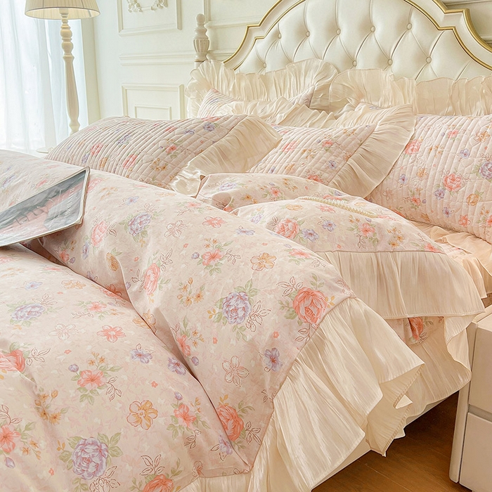 91家纺网 家纺一手货源 找家纺 宜凡家纺 2026新款全棉夹棉公主风床笠四件套 寻觅花季