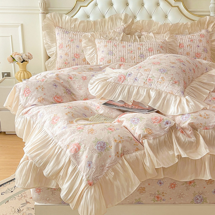 91家纺网 家纺一手货源 找家纺 宜凡家纺 2026新款全棉夹棉公主风床笠四件套 寻觅花季