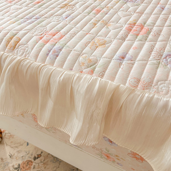 91家纺网 家纺一手货源 找家纺 宜凡家纺 2026新款全棉夹棉公主风床笠四件套 寻觅花季