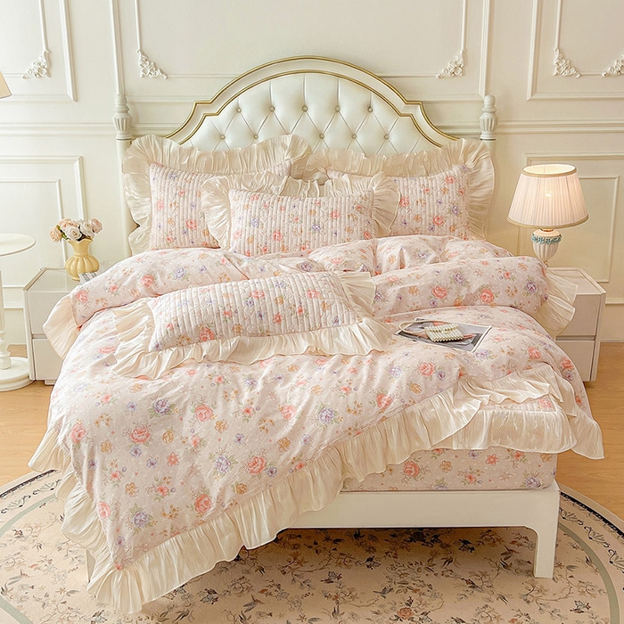 91家纺网 家纺一手货源 找家纺 宜凡家纺 2026新款全棉夹棉公主风床笠四件套 寻觅花季