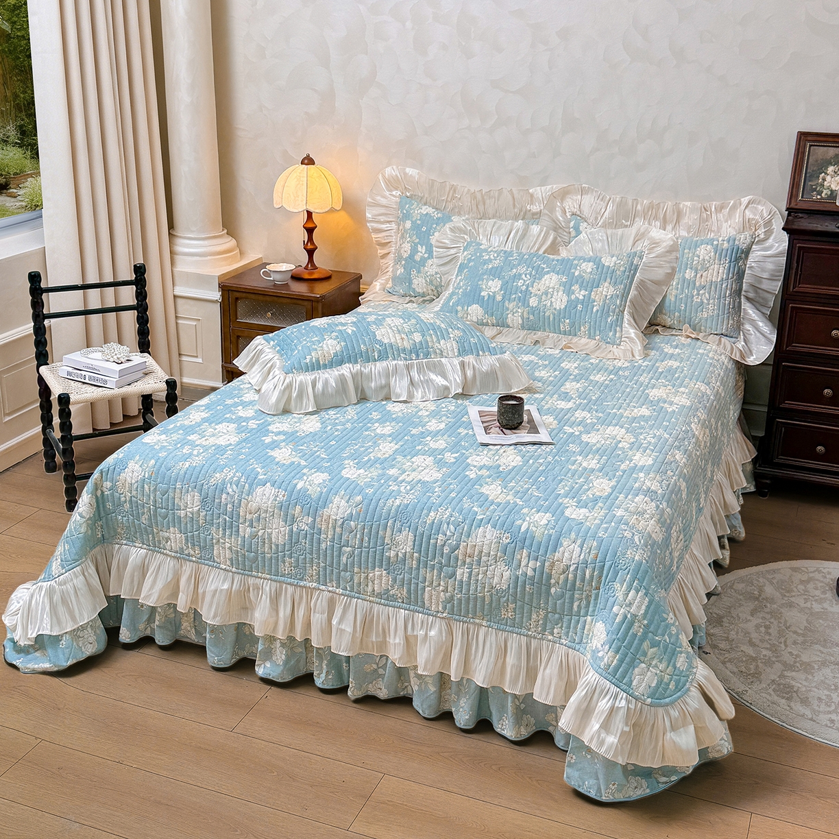 91家纺网 家纺一手货源 找家纺 宜凡家纺 2026新款全棉印花公主风夹棉床盖三件套 乔屿