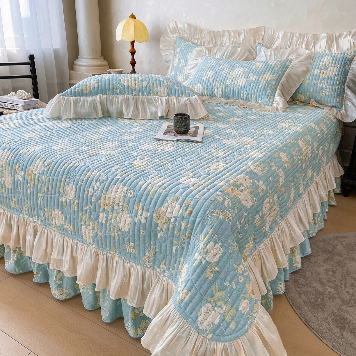 91家纺网 家纺一手货源 找家纺 宜凡家纺 2026新款全棉印花公主风夹棉床盖三件套 乔屿