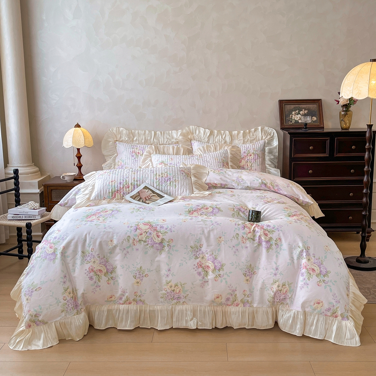 91家纺网 家纺一手货源 找家纺 宜凡家纺 2026新款全棉印花公主风夹棉床盖三件套 假日