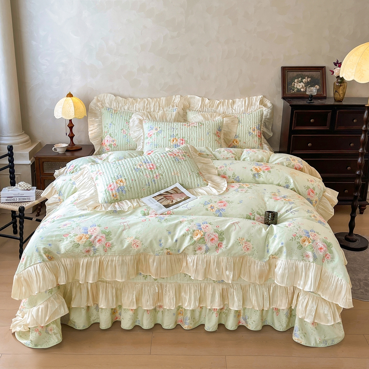 91家纺网 家纺一手货源 找家纺 宜凡家纺 2026新款全棉印花公主风夹棉床盖三件套 可颂