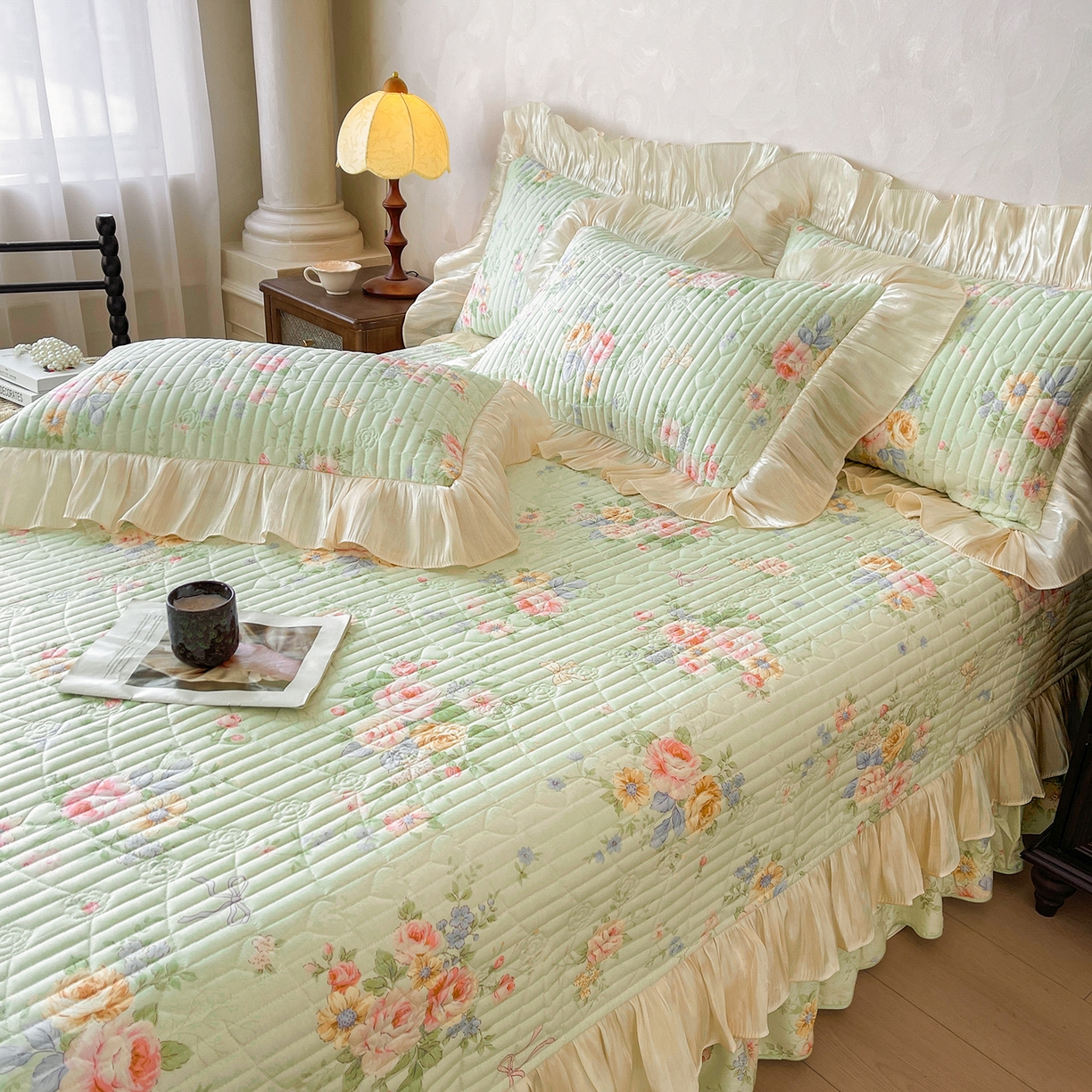 91家纺网 家纺一手货源 找家纺 宜凡家纺 2026新款全棉印花公主风夹棉床盖三件套 可颂