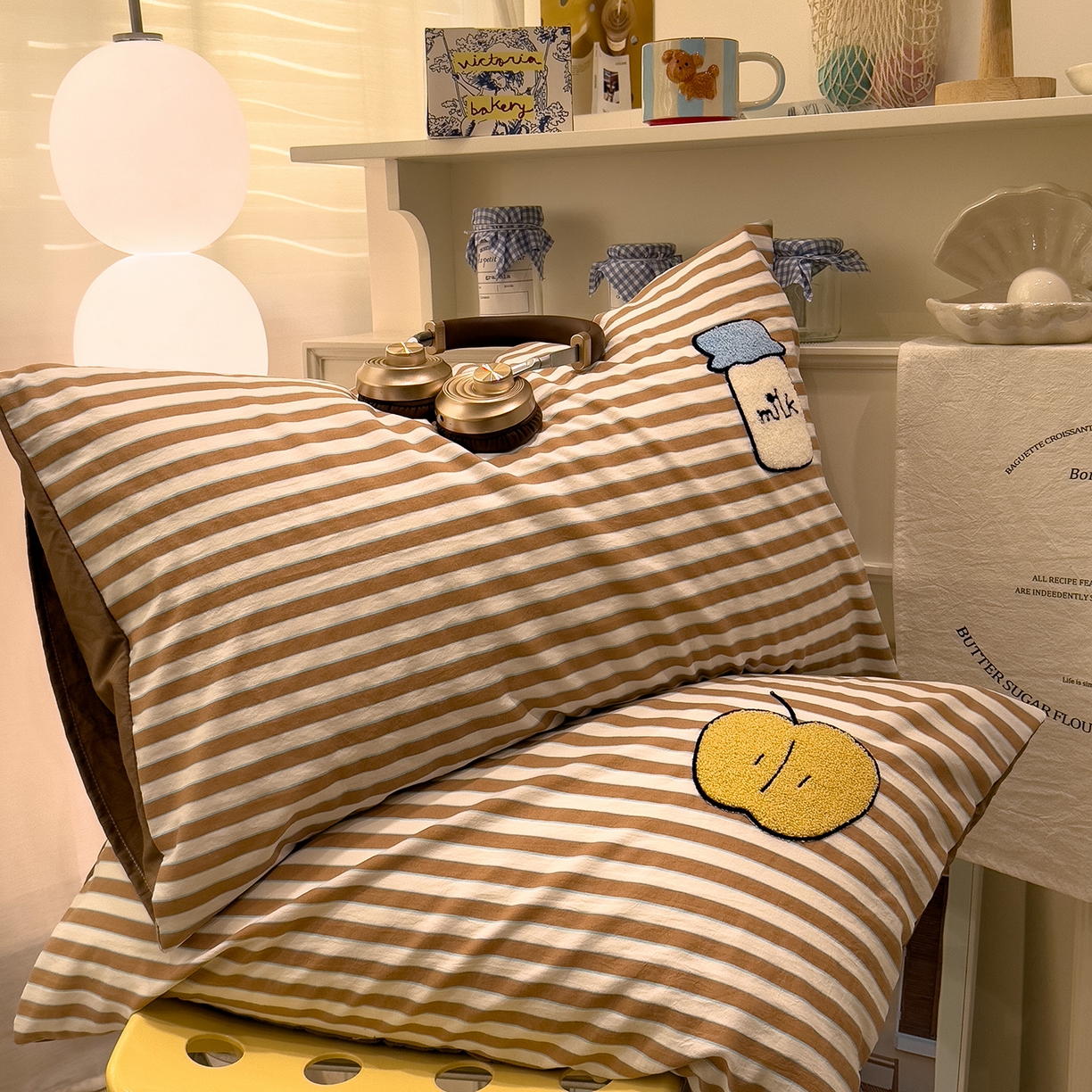 91家纺网 家纺一手货源 找家纺 曼谷家纺 新款 水洗棉毛巾绣枕套单只单品枕套单件 苹果牛奶-咖条