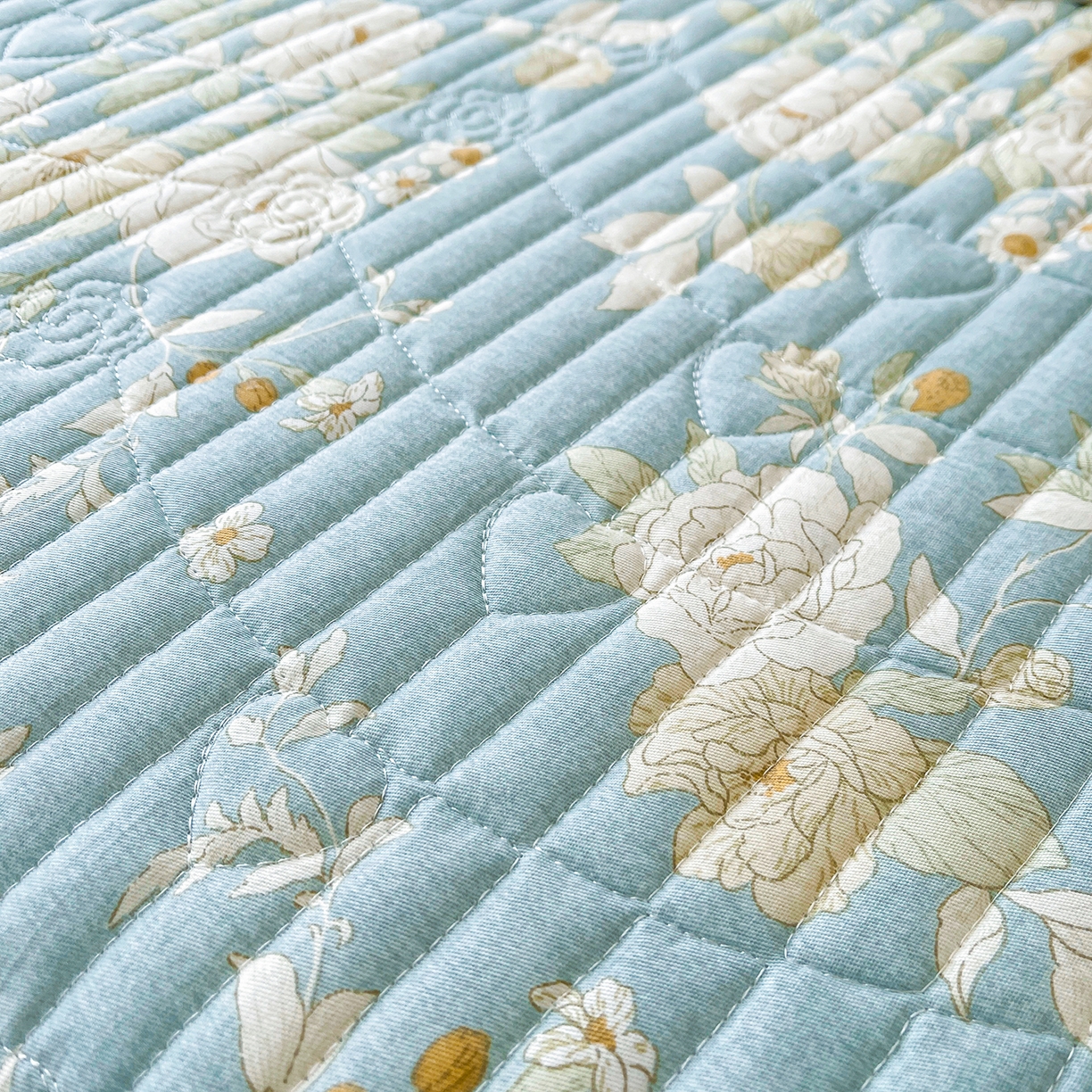 91家纺网 家纺一手货源 找家纺 宜凡家纺 2026新款全棉印花公主风夹棉床盖四件套 乔屿