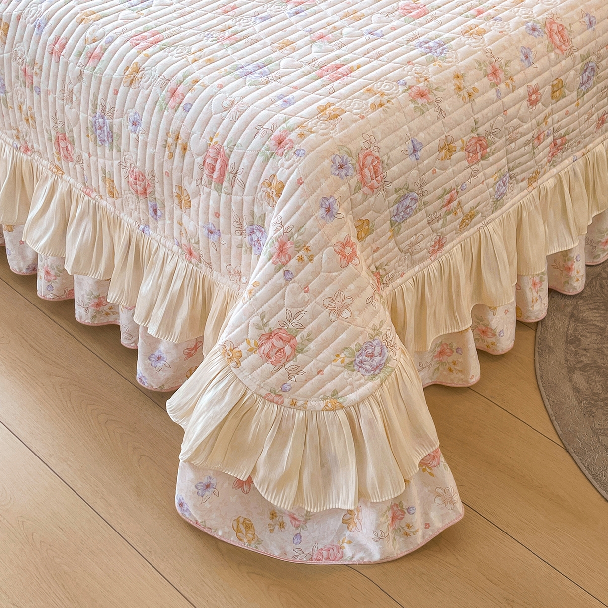 91家纺网 家纺一手货源 找家纺 宜凡家纺 2026新款全棉印花公主风夹棉床盖四件套 梦娜