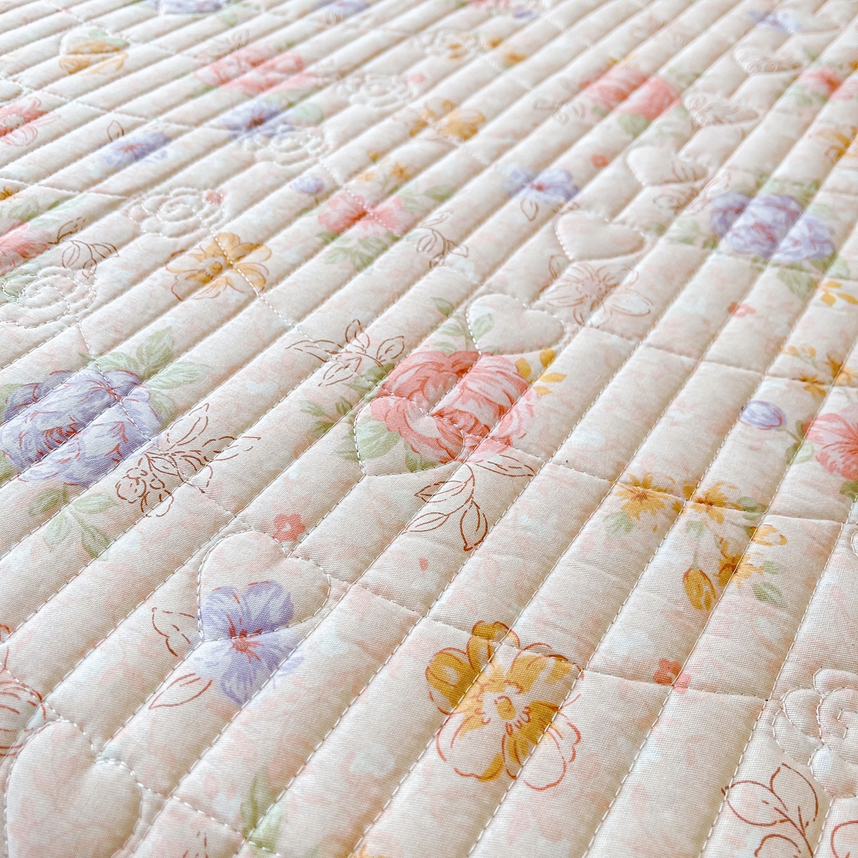 91家纺网 家纺一手货源 找家纺 宜凡家纺 2026新款全棉印花公主风夹棉床盖四件套 梦娜